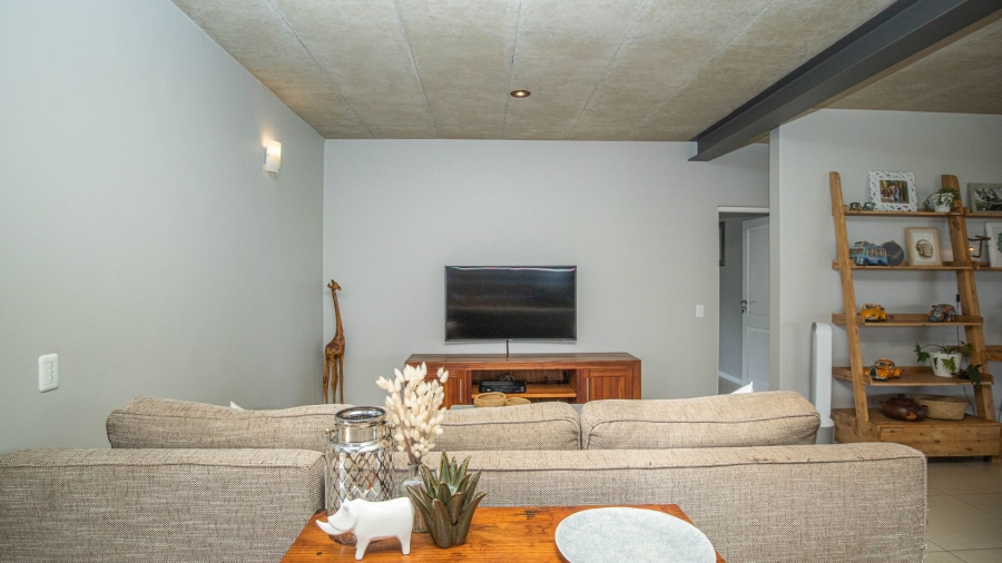 5 Bedroom Property for Sale in The Coves North West